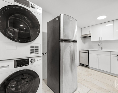 313 W 29th Street - Photo Thumbnail 5