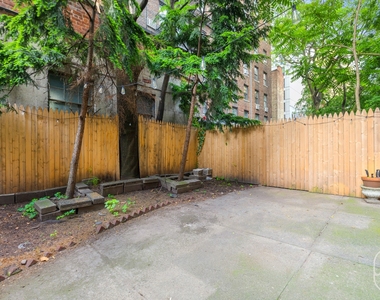 313 W 29th Street - Photo Thumbnail 12