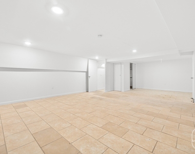 313 W 29th Street - Photo Thumbnail 11