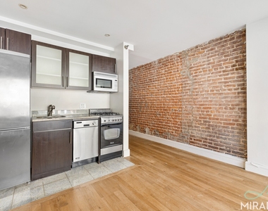 636 E 11th Street - Photo Thumbnail 11