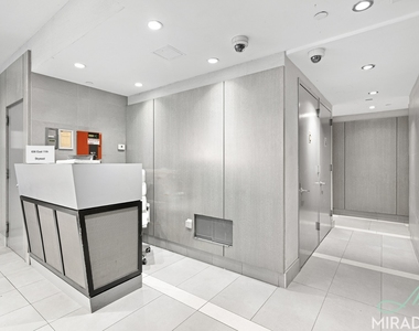 636 E 11th Street - Photo Thumbnail 2
