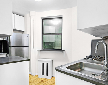 West 49th Street - Photo Thumbnail 2