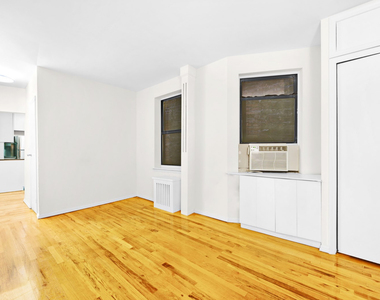 West 49th Street - Photo Thumbnail 1