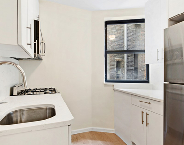  West 49th Street - Photo Thumbnail 3