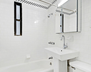  West 49th Street - Photo Thumbnail 4