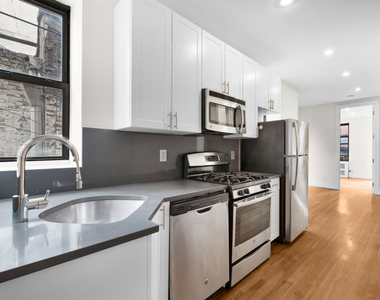  West 45th Street - Photo Thumbnail 2