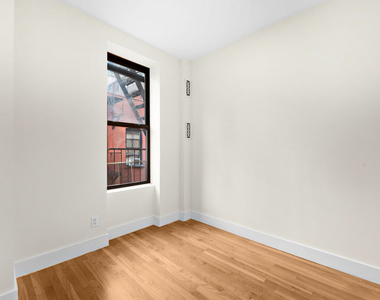  West 45th Street - Photo Thumbnail 4