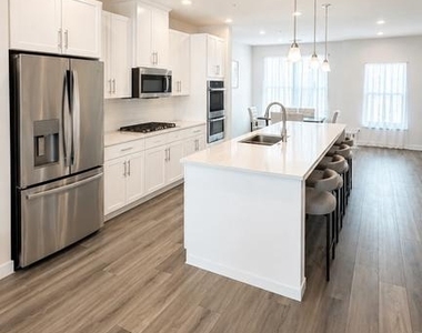 8018 Williamson Boulevard - Photo Thumbnail 1