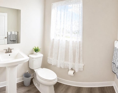 8018 Williamson Boulevard - Photo Thumbnail 10
