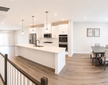 8018 Williamson Boulevard - Photo Thumbnail 3