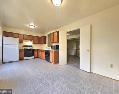 4719 Gainsborough Drive - Photo Thumbnail 8