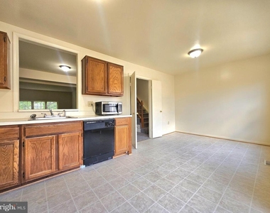 4719 Gainsborough Drive - Photo Thumbnail 10