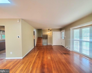4517 Mayfield Drive - Photo Thumbnail 5