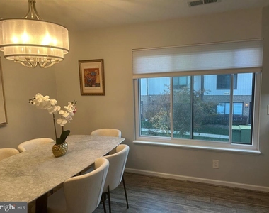 1805 Westwind Way - Photo Thumbnail 6