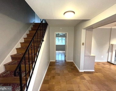 6933 Tyndale Street - Photo Thumbnail 2