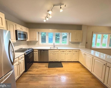 6933 Tyndale Street - Photo Thumbnail 8