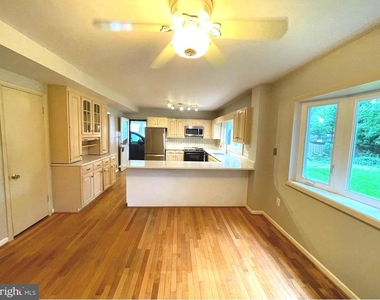 6933 Tyndale Street - Photo Thumbnail 10
