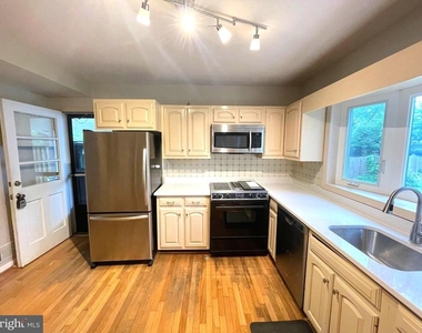 6933 Tyndale Street - Photo Thumbnail 5