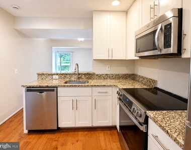 2473 Glengyle Drive - Photo Thumbnail 4