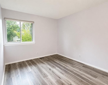 2473 Glengyle Drive - Photo Thumbnail 14