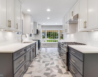 5019 Fleming Drive - Photo Thumbnail 15