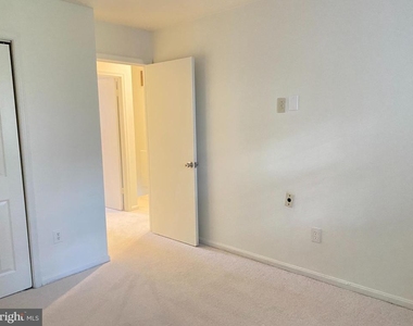 6802 Dina Leigh Court - Photo Thumbnail 30