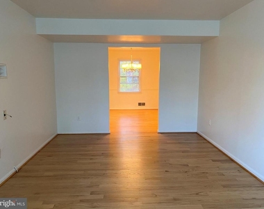 6802 Dina Leigh Court - Photo Thumbnail 5