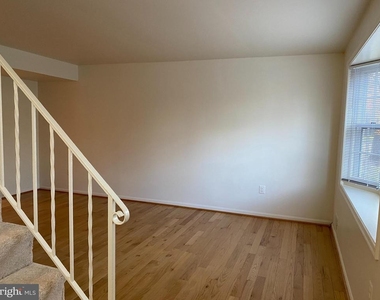 6802 Dina Leigh Court - Photo Thumbnail 3