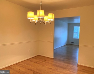 6802 Dina Leigh Court - Photo Thumbnail 9