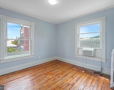 1004 Prince Edward Street - Photo Thumbnail 3