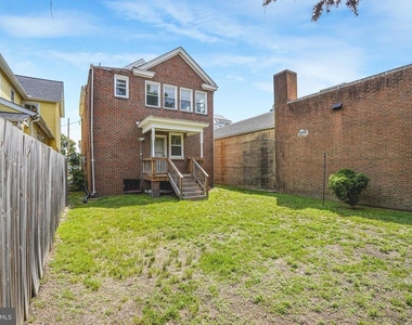 1004 Prince Edward Street - Photo Thumbnail 10