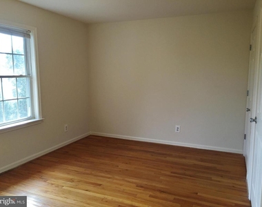 1212 William Street - Photo Thumbnail 6