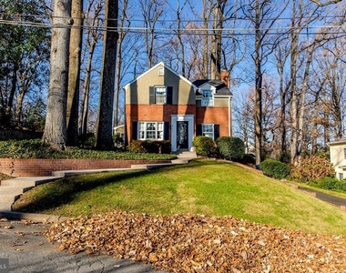 1308 Tracy Place - Photo Thumbnail 2