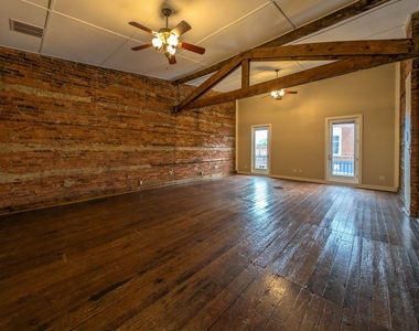 112 E Cameron Street - Photo Thumbnail 12