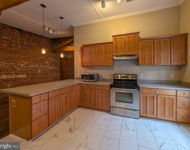 112 E Cameron Street - Photo Thumbnail 5