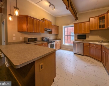 112 E Cameron Street - Photo Thumbnail 3