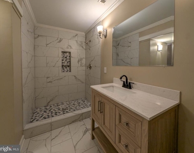 112 E Cameron Street - Photo Thumbnail 7