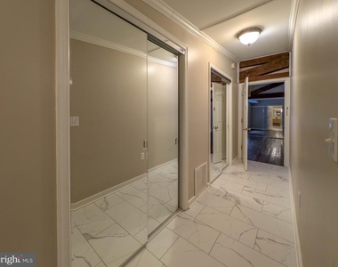112 E Cameron Street - Photo Thumbnail 9