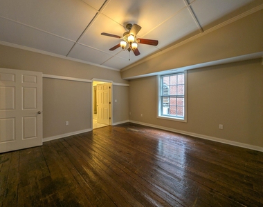 112 E Cameron Street - Photo Thumbnail 10