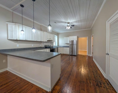 170 E Davis Street - Photo Thumbnail 5