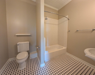 170 E Davis Street - Photo Thumbnail 9