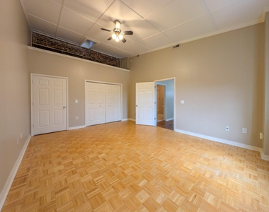 170 E Davis Street - Photo Thumbnail 8