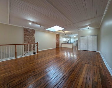 170 E Davis Street - Photo Thumbnail 3