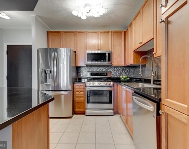 851 N Glebe Road - Photo Thumbnail 7
