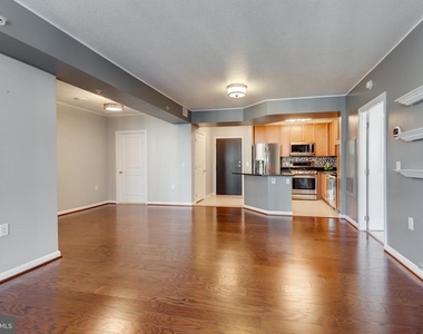 851 N Glebe Road - Photo Thumbnail 6
