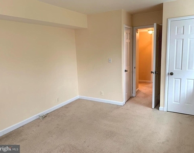 3007 S Buchanan Street - Photo Thumbnail 12