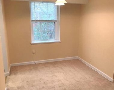 3007 S Buchanan Street - Photo Thumbnail 6