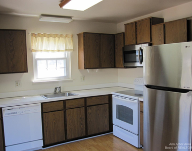3238 Alpine Drive - Photo Thumbnail 3