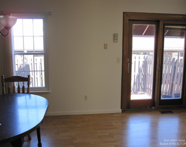 3238 Alpine Drive - Photo Thumbnail 4