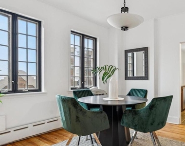 1512 Spruce Street - Photo Thumbnail 9